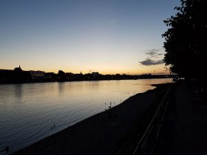 Bonner Rheinufer im letzen Abendlicht